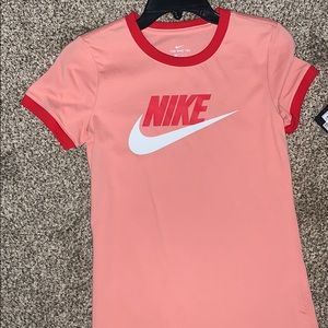 Brand new never worn Nike shorts sleeve tee